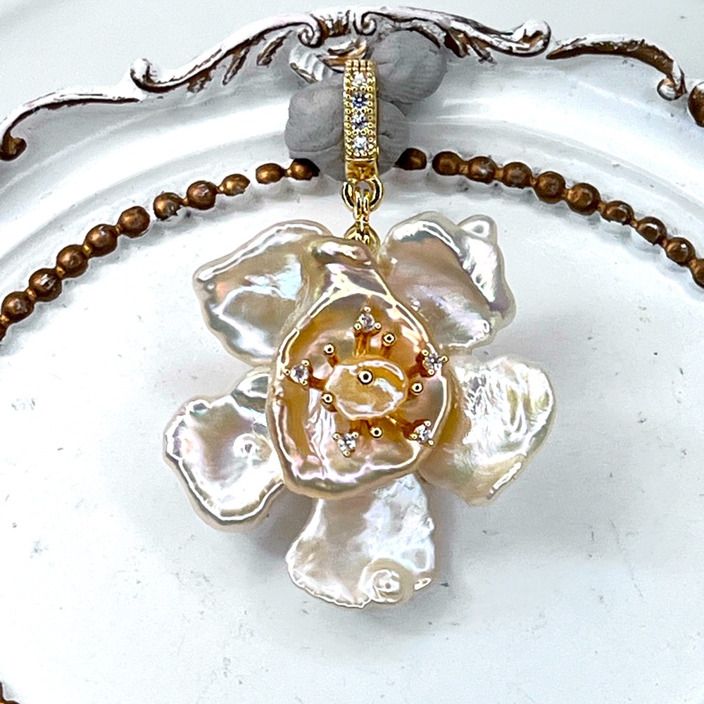 Golden! Handmade Freshwater Premium Keshi Pearl Flower 🌺 Detachable Pendant